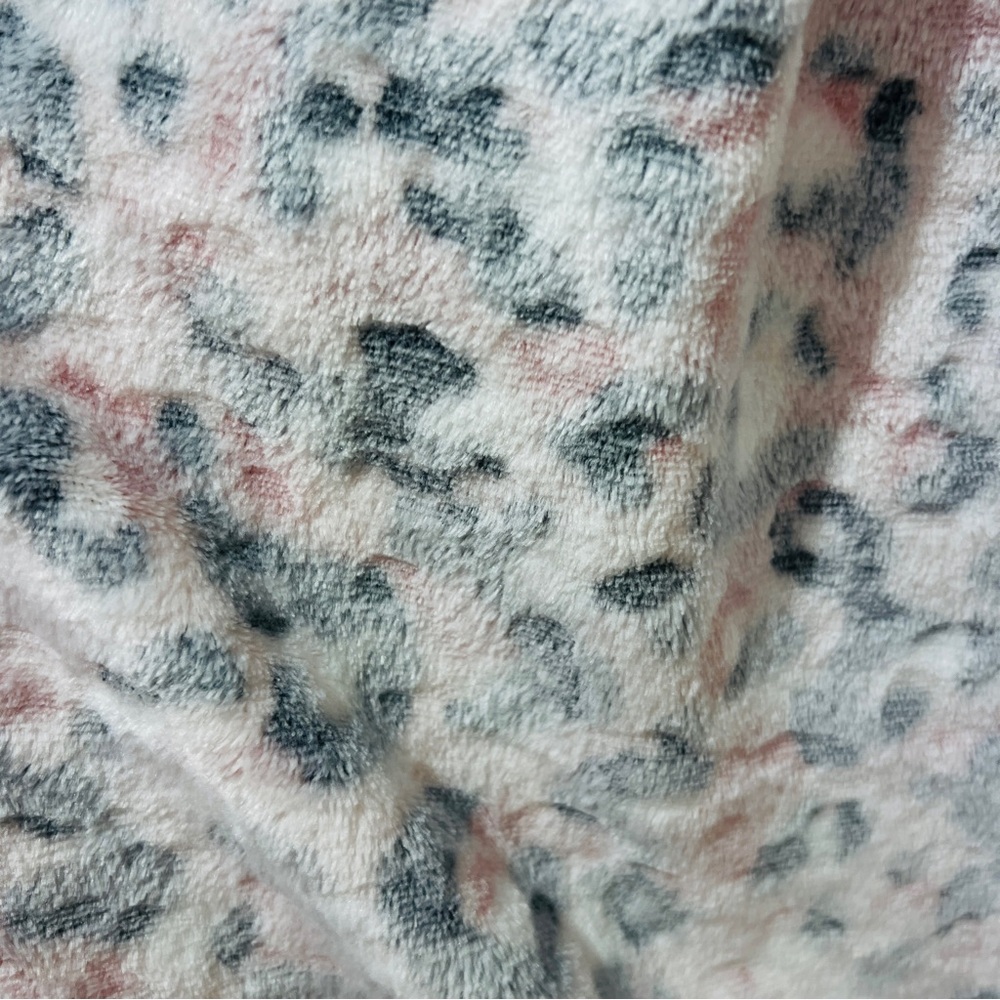 Secret Treasures Womens Superminky sleep Robe soft pink leopard size XL 16-18 - Picture 8 of 15